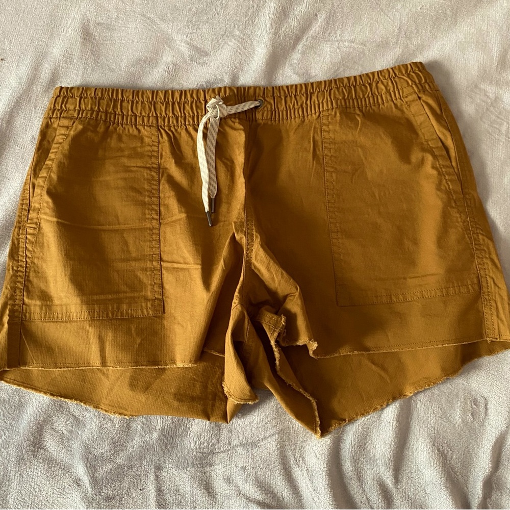 Vuori women’s Vintage Ripstop 98% organic cotton shorts